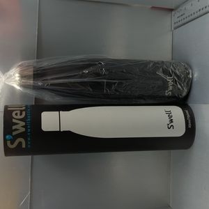 BNIB Swell Hot/Cold bottle 750 mL Black